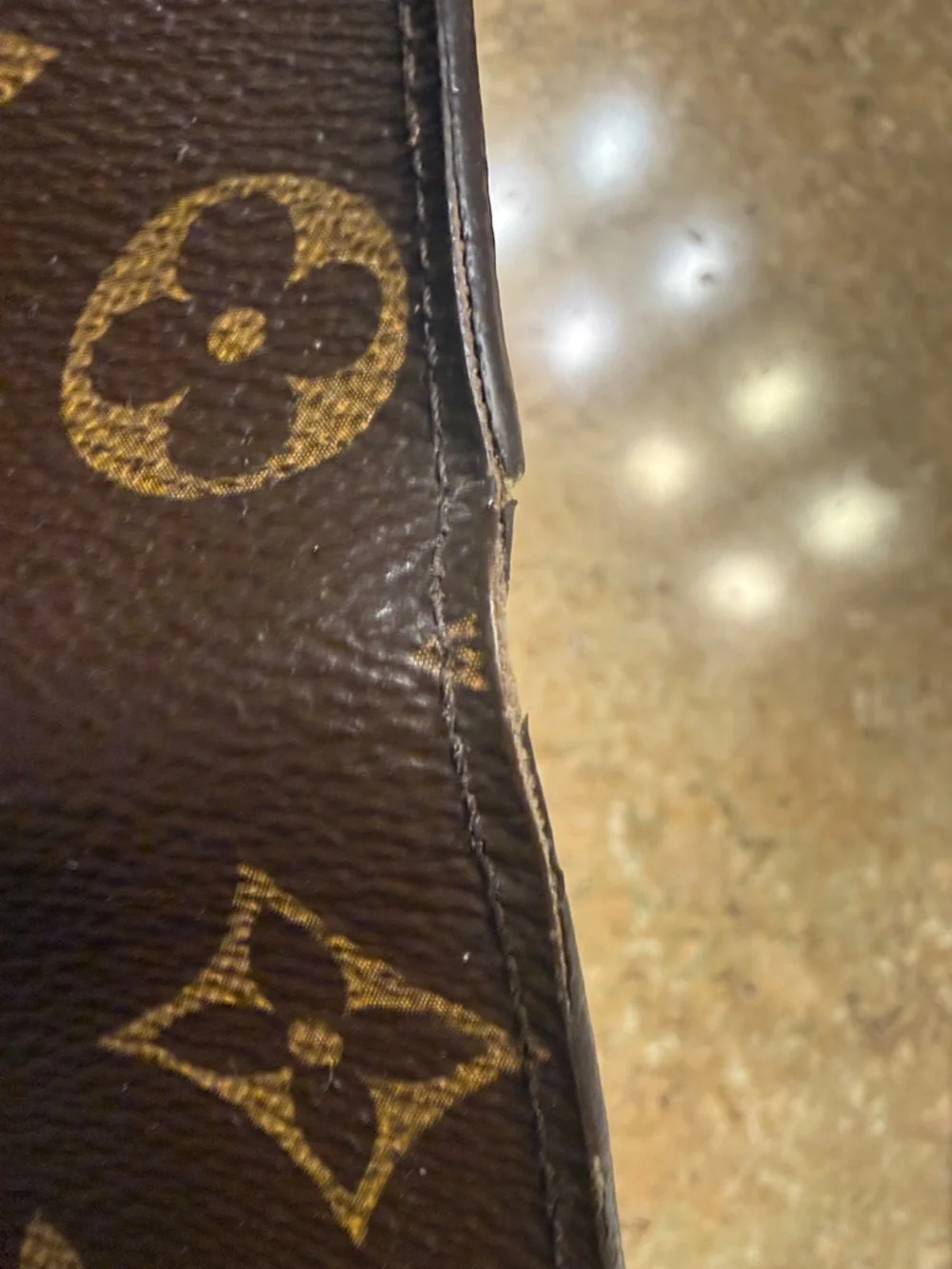 Authentic Louis Vuitton Monogram 4 Key Case Holder CT1116